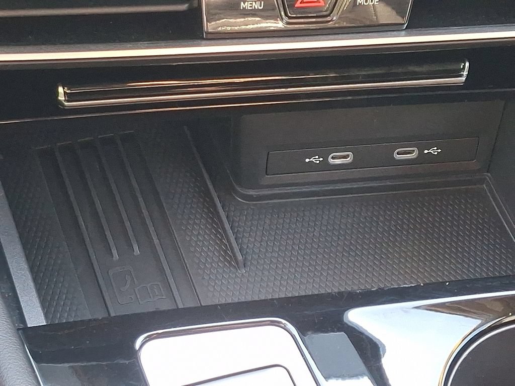 Used 2025 Volkswagen Atlas SE AWD/4WD image 24