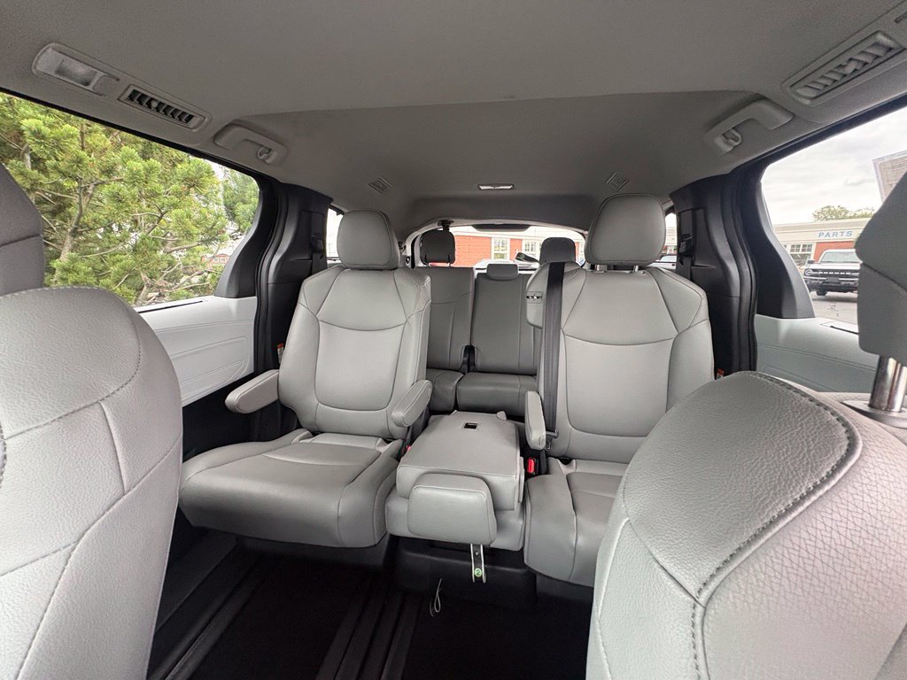 Used 2026 Toyota Sienna XLE FWD image 58