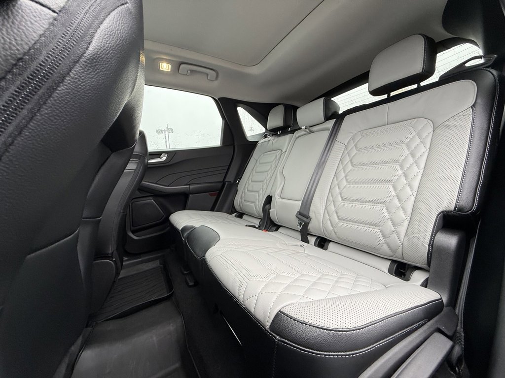 Certified 2023 Ford Escape SE w/ PHEV Premium Package image 40