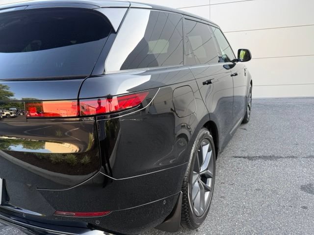 Used 2024 Land Rover Range Rover Sport Dynamic SE AWD/4WD image 9