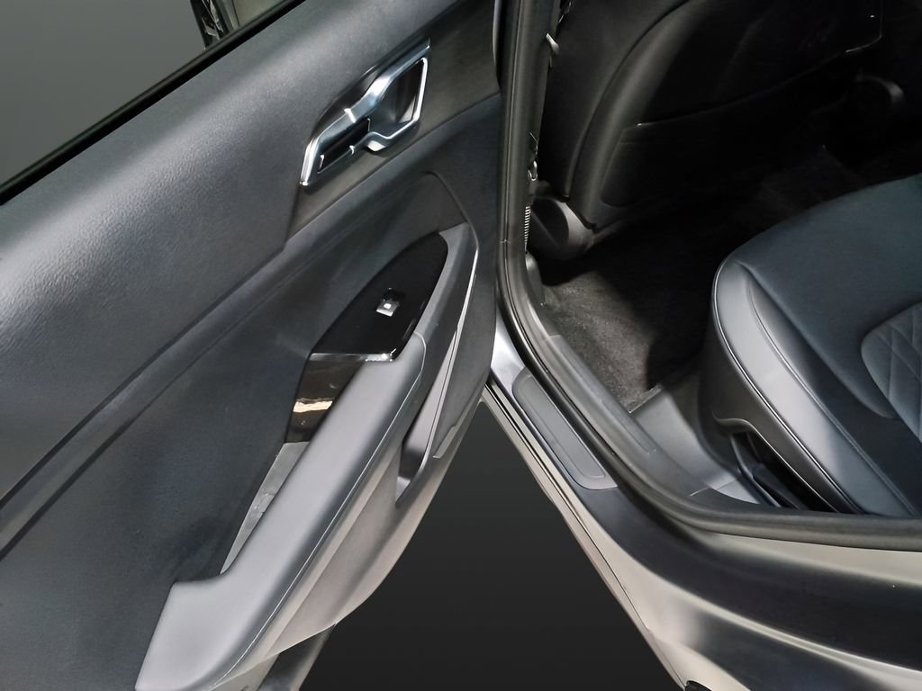 Used 2025 Kia Sportage X-Line image 32