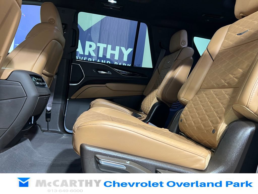 Used 2022 Cadillac Escalade Premium Luxury image 29