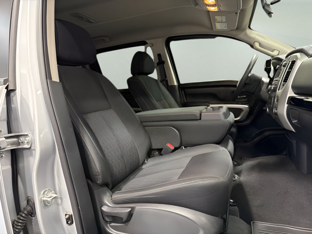 Used 2019 Nissan Titan SV AWD/4WD image 15