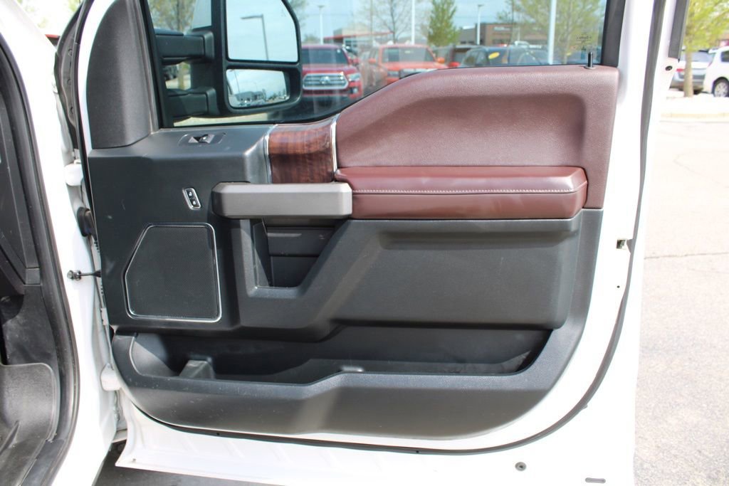 Used 2015 Ford F150 Platinum w/ Equipment Group 701A Luxury AWD/4WD image 22