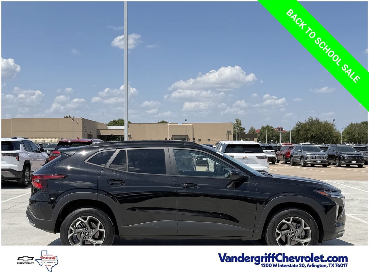 Used 2025 Chevrolet Trax LT w/ LT Convenience Package FWD image 3