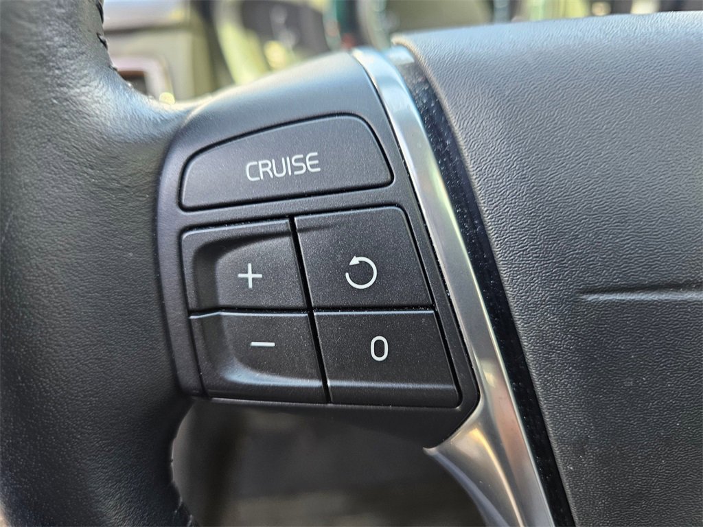 Used 2016 Volvo XC70 T5 Premier w/ Proximity Package image 21