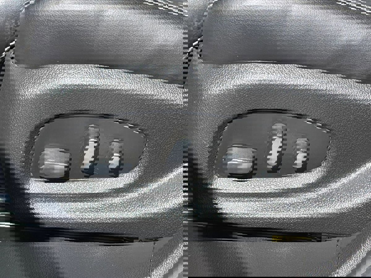 Used 2014 Cadillac XTS Luxury image 16