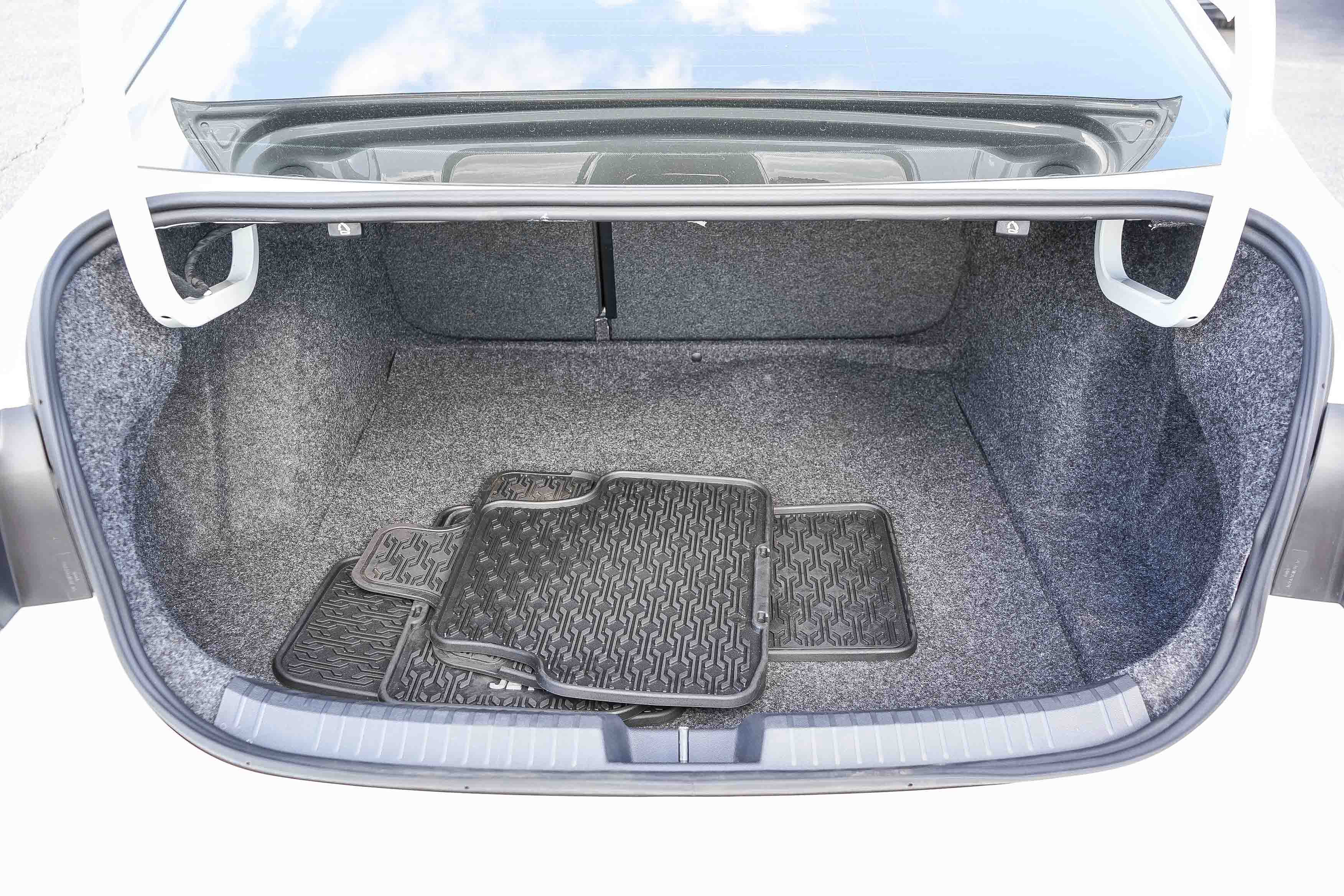 Used 2026 Volkswagen Jetta SE FWD image 30