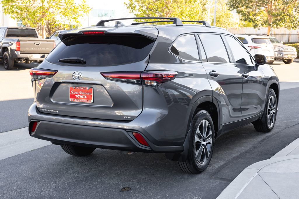 Certified 2024 Toyota Highlander XLE image 5