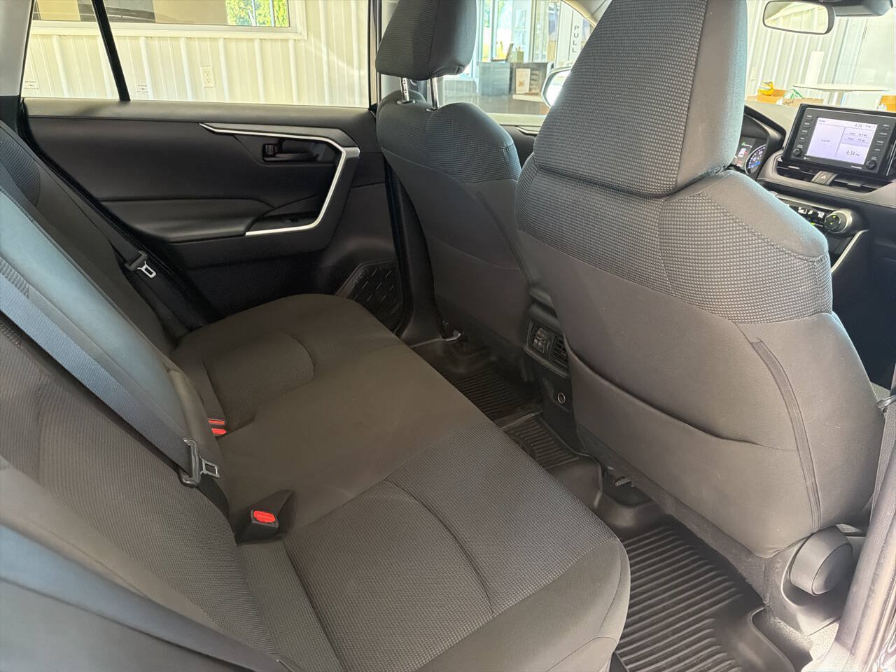 Used 2022 Toyota RAV4 LE AWD/4WD image 22