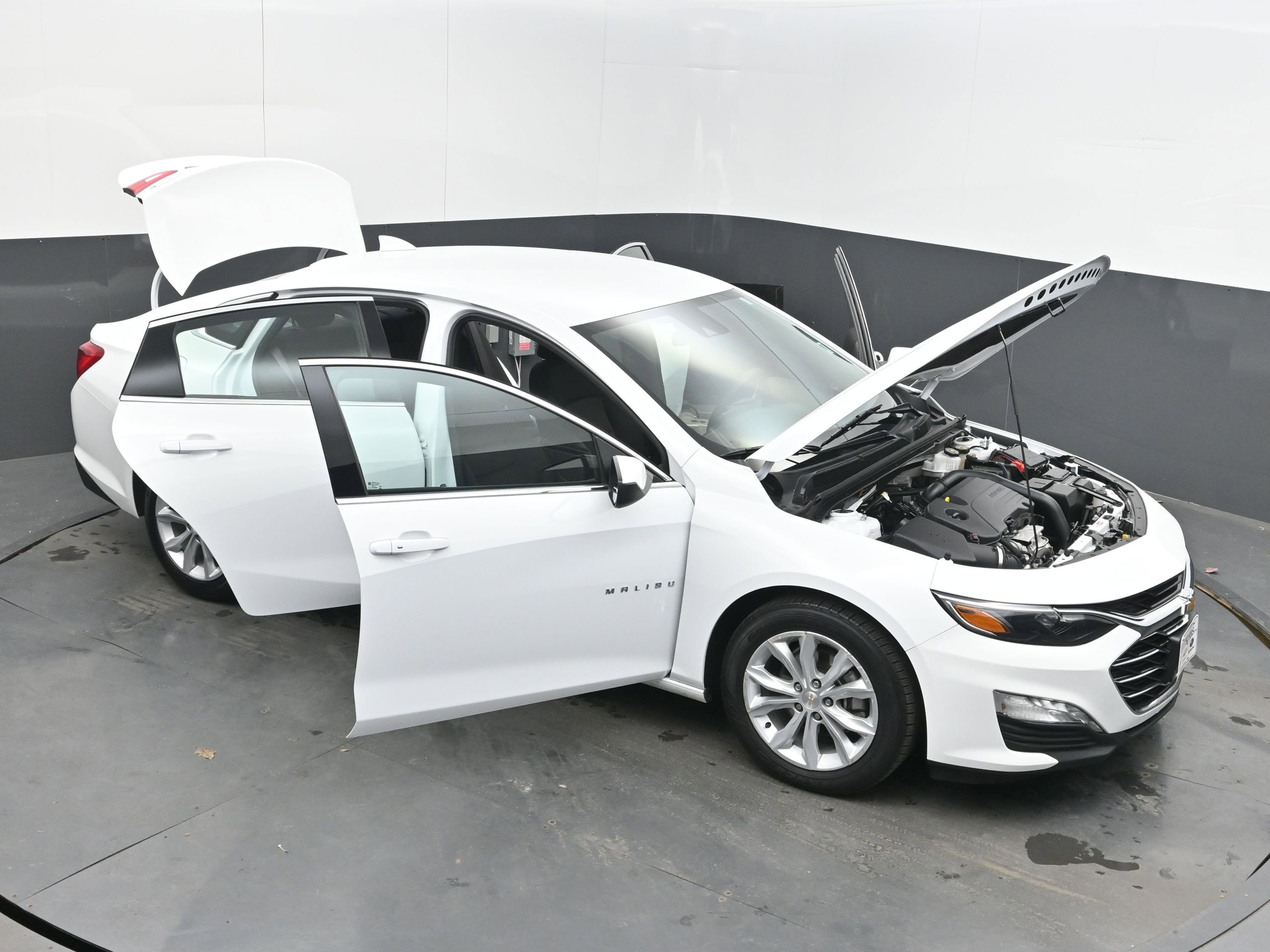 Used 2024 Chevrolet Malibu LT image 39
