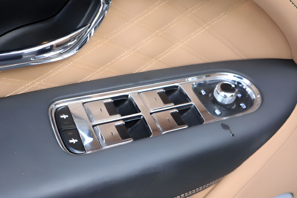 Used 2024 Bentley Bentayga Extended Wheelbase AWD/4WD image 13