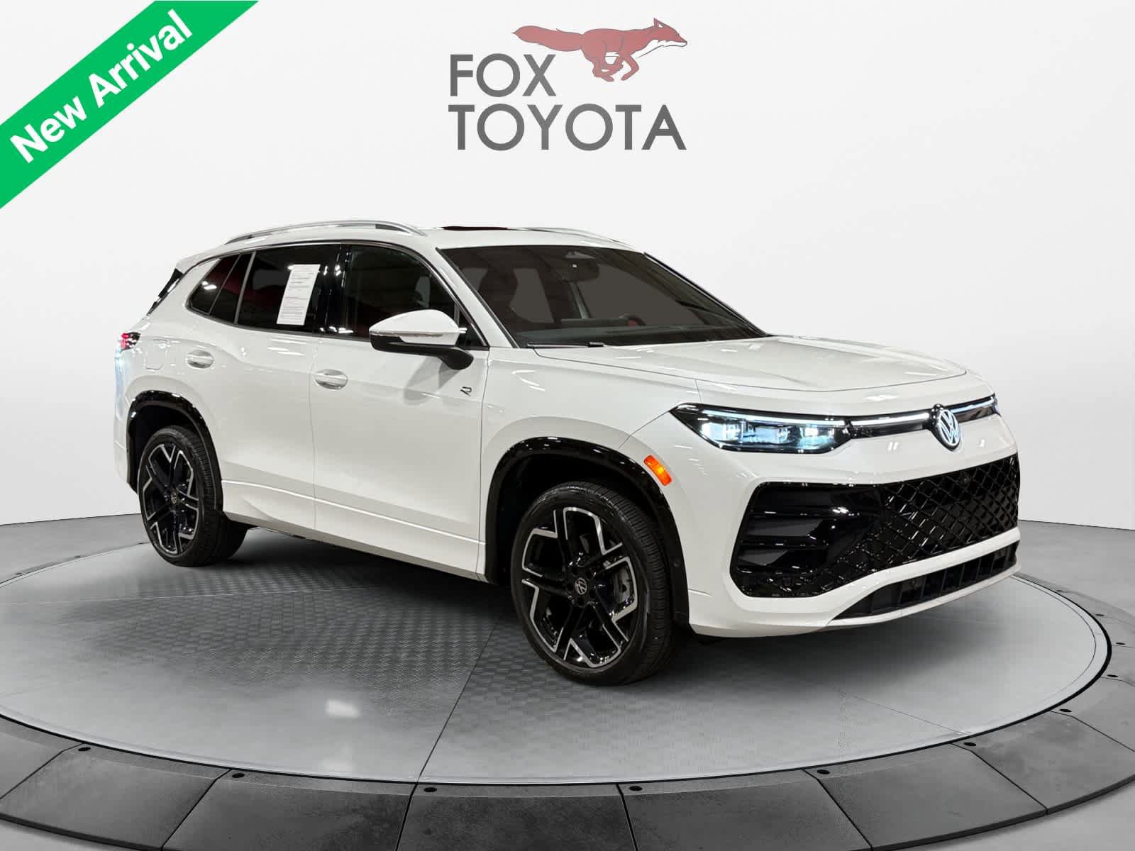 Used 2025 Volkswagen Tiguan SEL R-Line AWD/4WD image 8