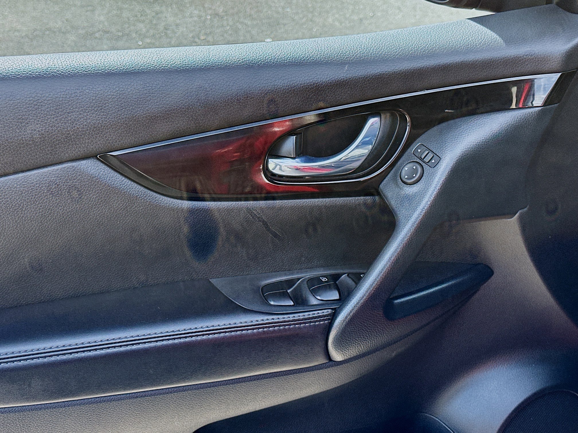 Used 2020 Nissan Rogue Sport SV image 16