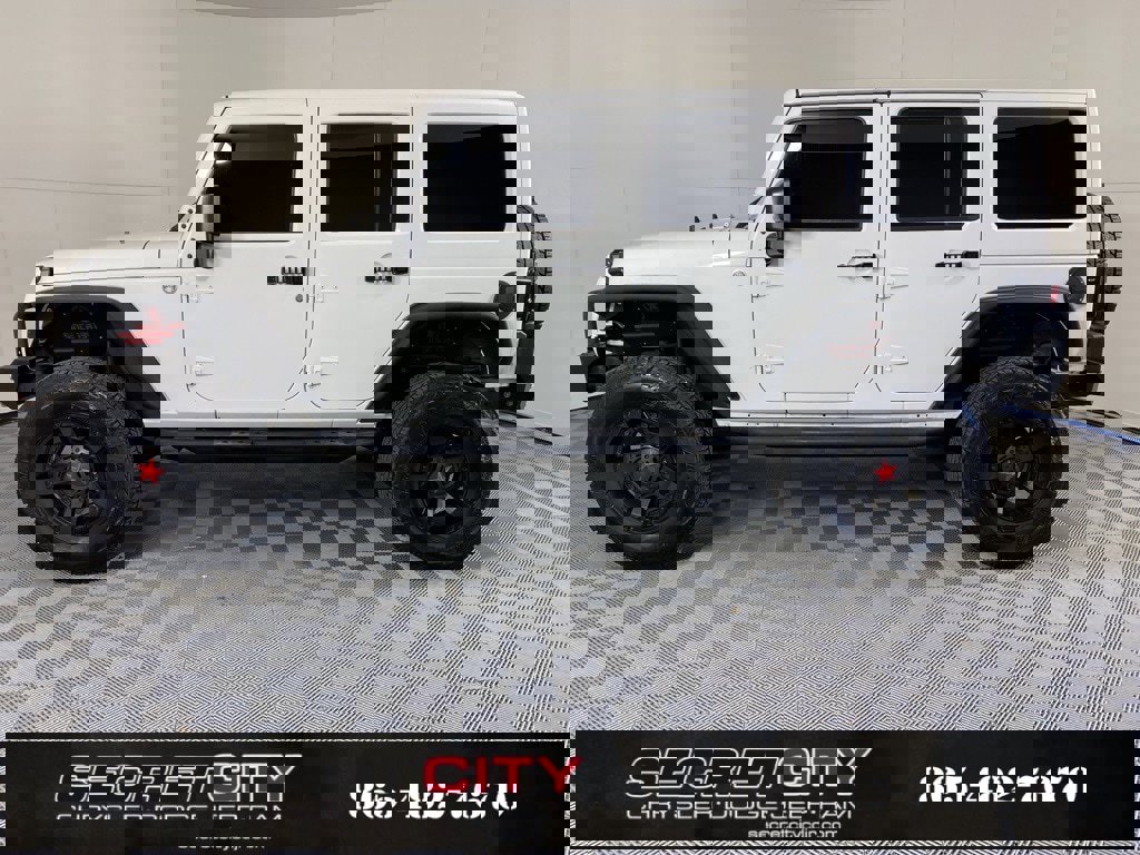 Used 2018 Jeep Wrangler Unlimited Sahara w/ Connectivity Group image 4