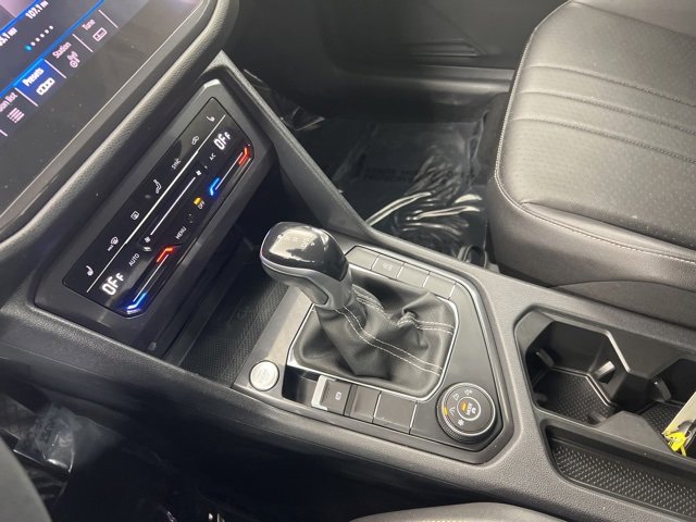 Used 2022 Volkswagen Tiguan SE image 19