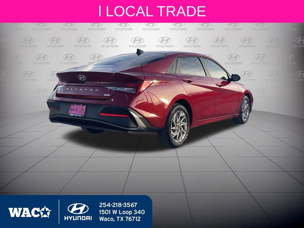 Used 2025 Hyundai Elantra Blue image 12