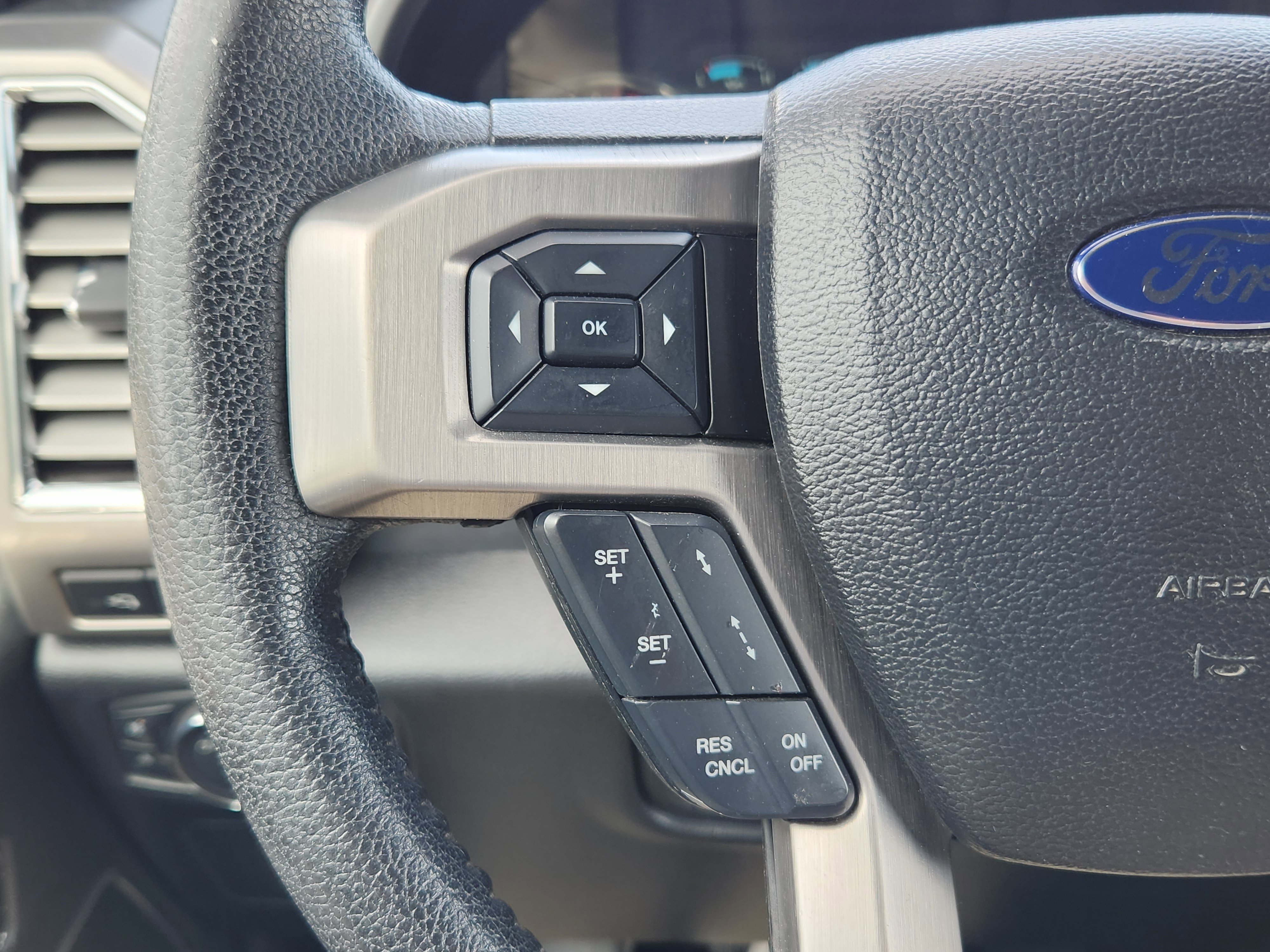 Used 2016 Ford F150 Platinum w/ Equipment Group 701A Luxury AWD/4WD image 32