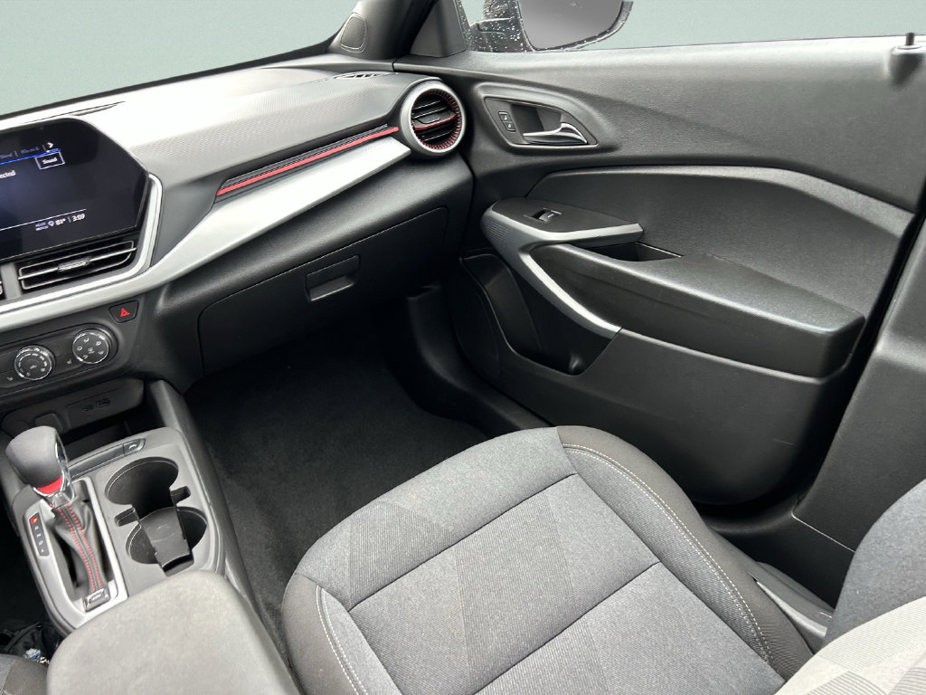 Used 2025 Chevrolet Trax RS w/ Driver Confidence Package FWD image 20