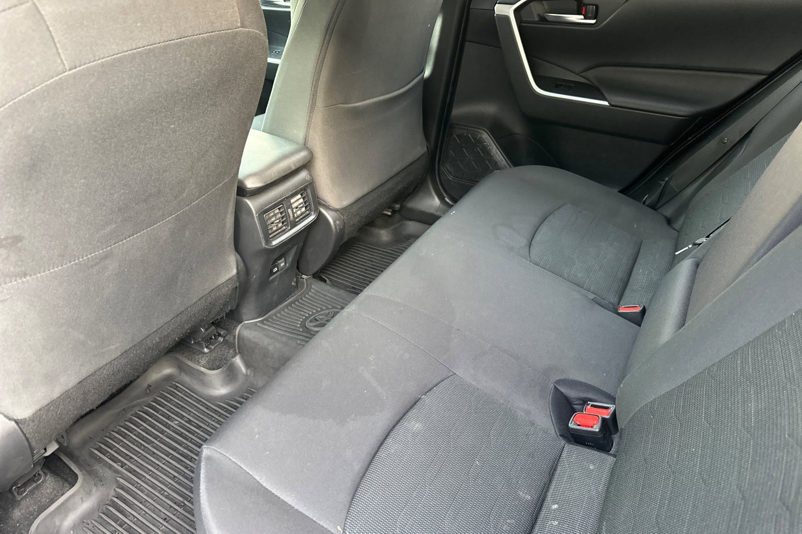 Used 2024 Toyota RAV4 SE image 14