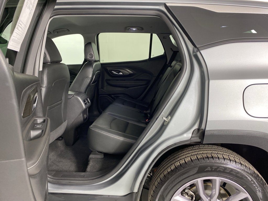 Used 2023 GMC Terrain SLT image 30