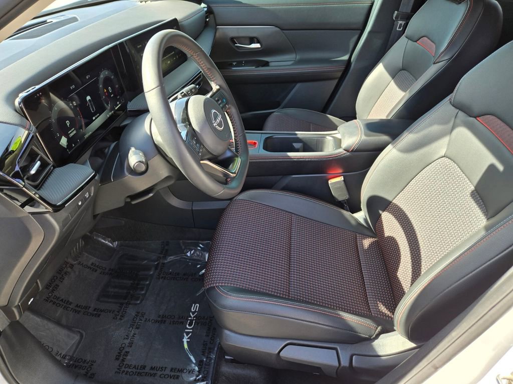 Certified 2025 Nissan Kicks SR FWD image 10