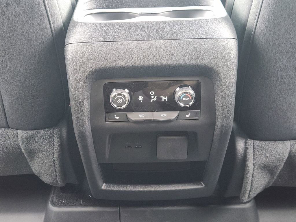 New 2026 Chevrolet Traverse RS w/ LPO, Floor Liner Package FWD image 21