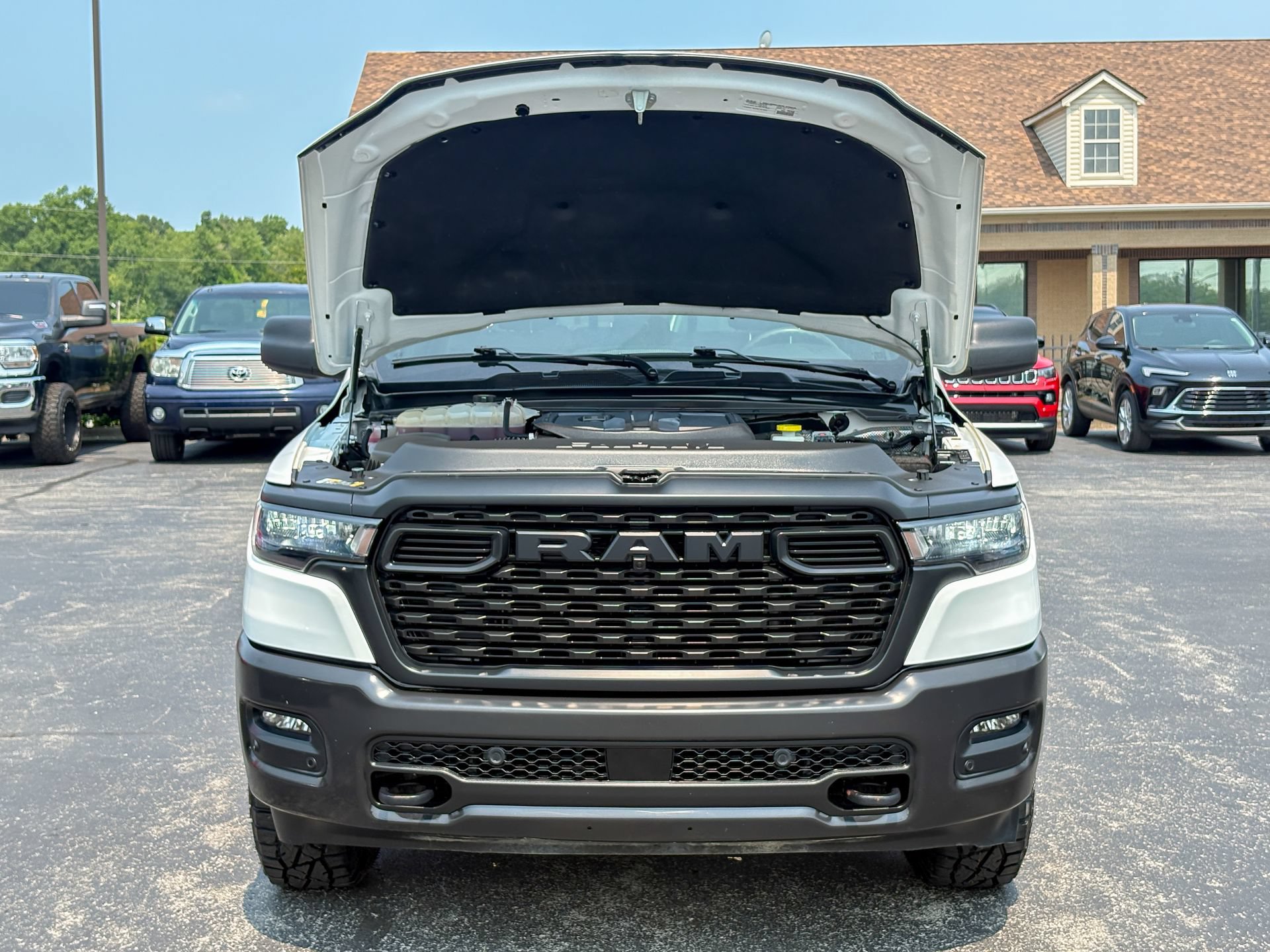 Used 2025 RAM 1500 Warlock AWD/4WD image 35