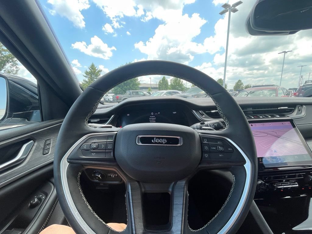 Used 2024 Jeep Grand Cherokee Limited AWD/4WD image 13