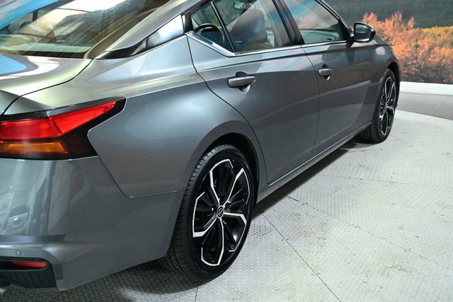 Used 2024 Nissan Altima 2.5 SR image 9