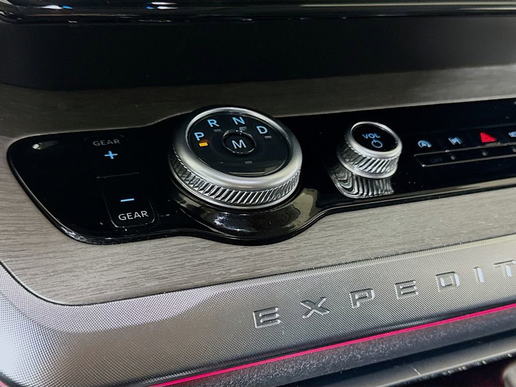 Used 2025 Ford Expedition Max Platinum image 15