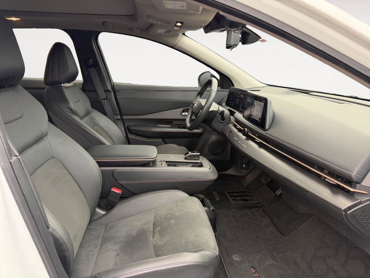 Used 2025 Nissan Ariya AWD image 15