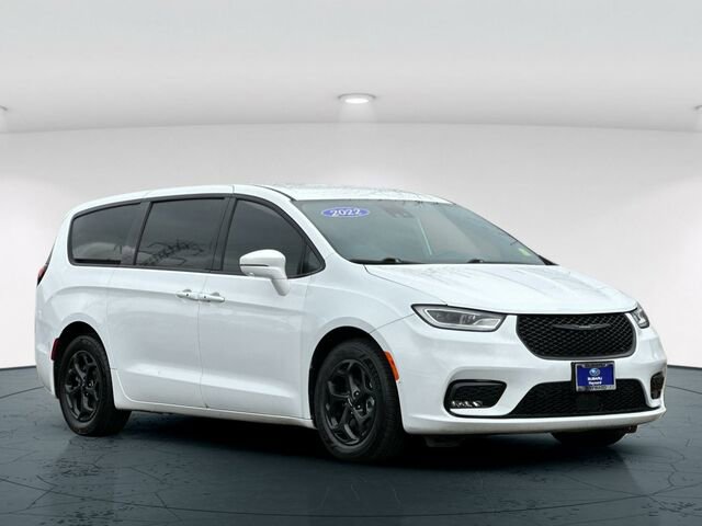 Used 2022 Chrysler Pacifica Touring-L w/ Uconnect Theater Family Group image 8