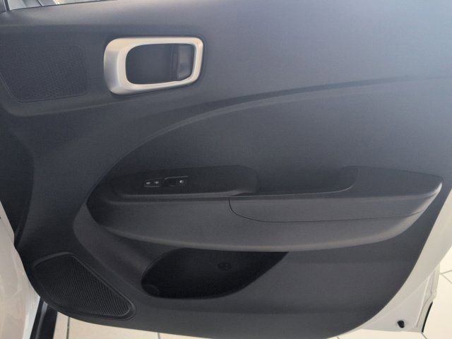 Used 2025 Hyundai Venue SEL FWD image 31