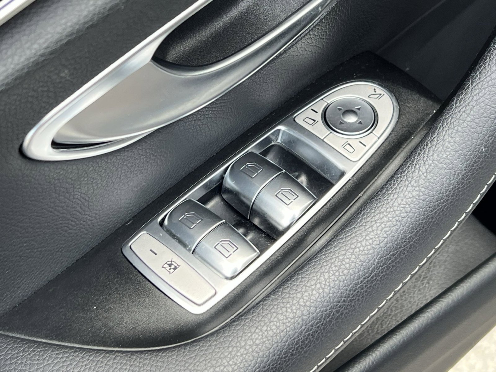 Certified 2023 Mercedes-Benz E 350 4MATIC Sedan w/ Premium Package image 13
