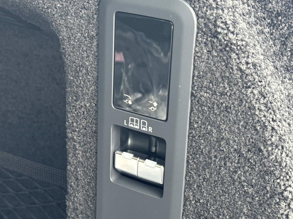 New 2026 Land Rover Range Rover SE image 7