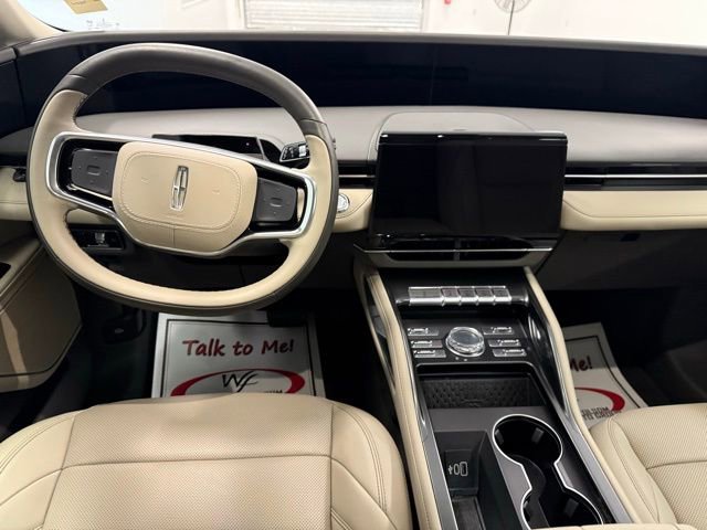 Used 2025 Lincoln Nautilus Premier image 18