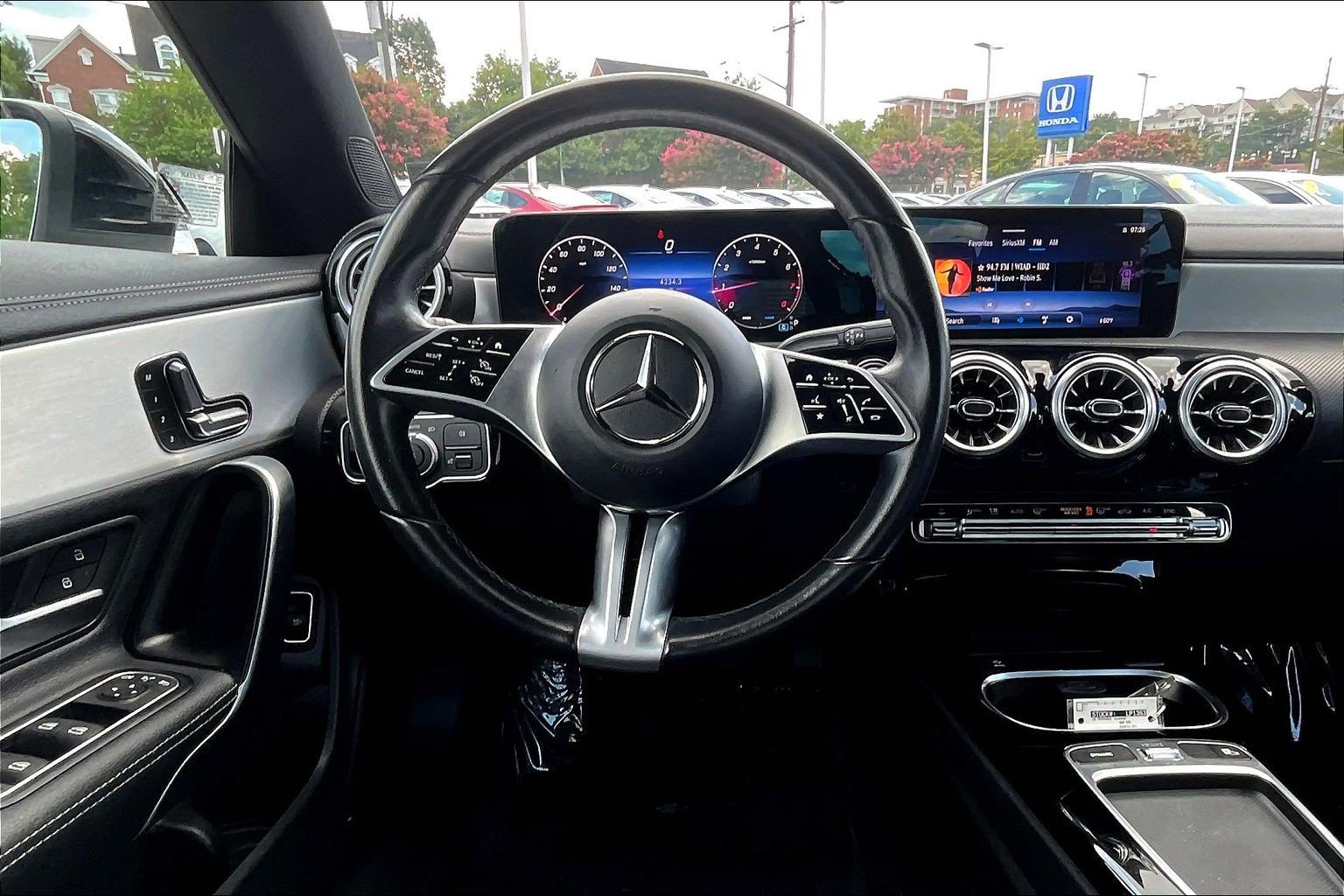 Used 2025 Mercedes-Benz CLA 250 image 5