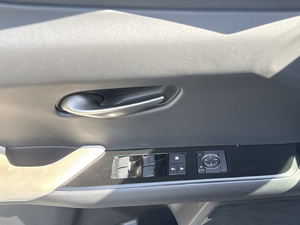 Used 2019 Lexus UX 200 w/ Premium Package FWD image 15