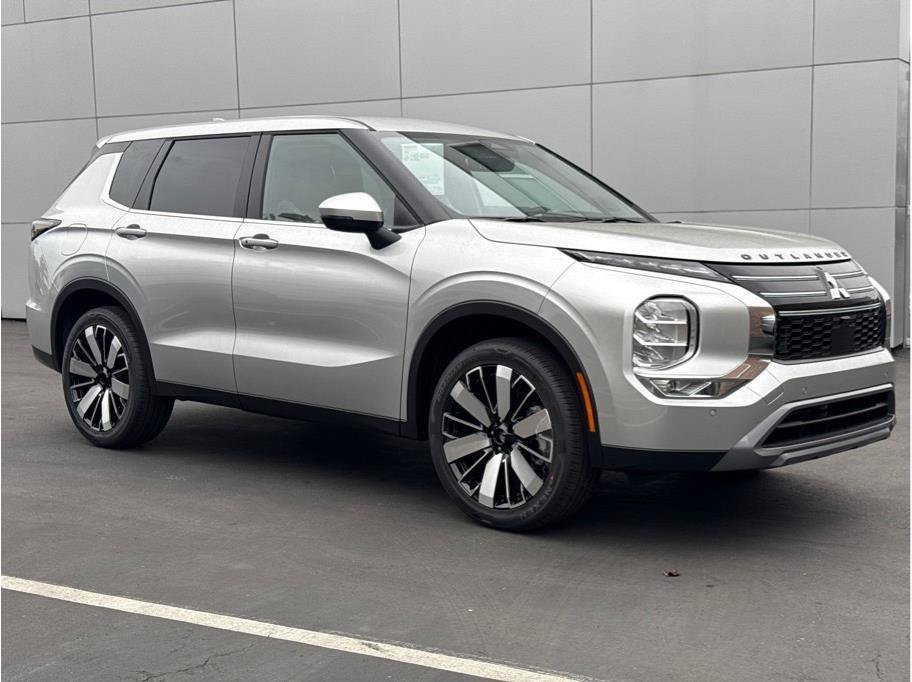 New 2026 Mitsubishi Outlander SE FWD image 3