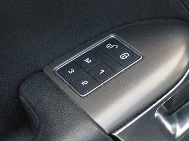 Used 2016 Land Rover Range Rover Sport SE image 14