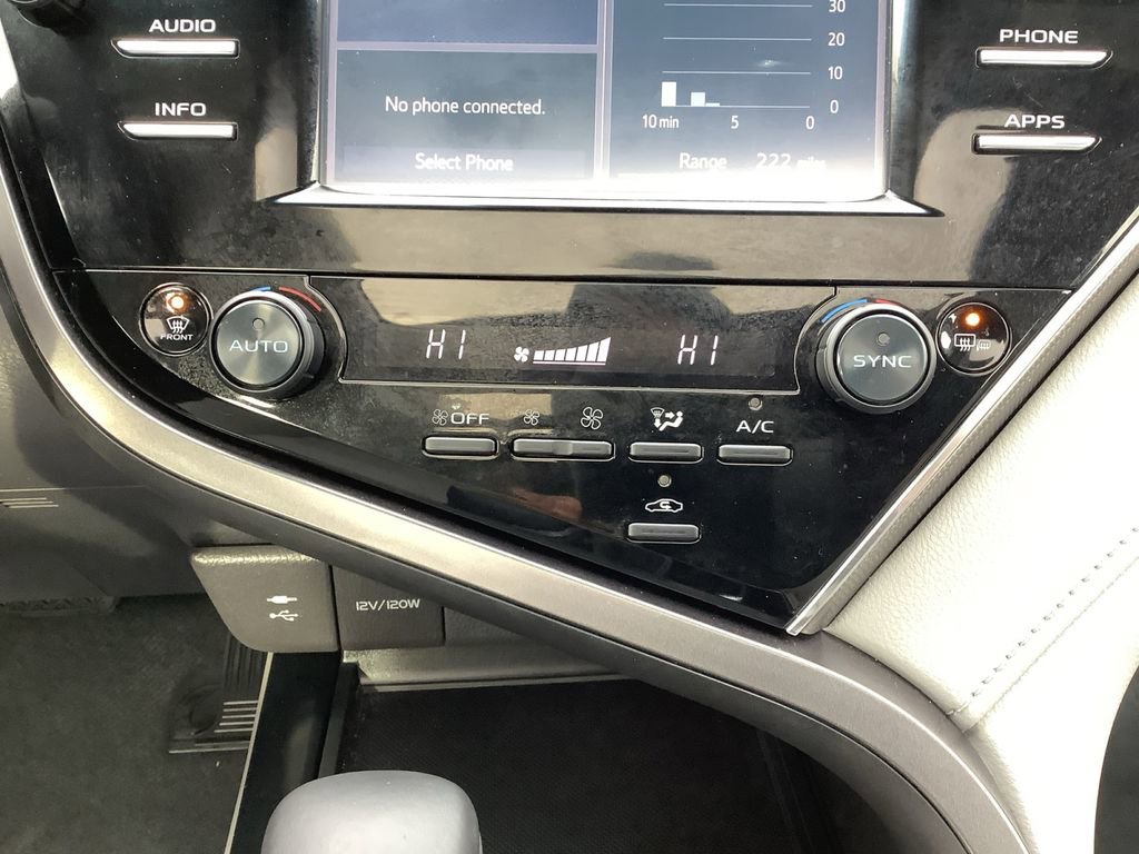 Used 2018 Toyota Camry XSE image 22