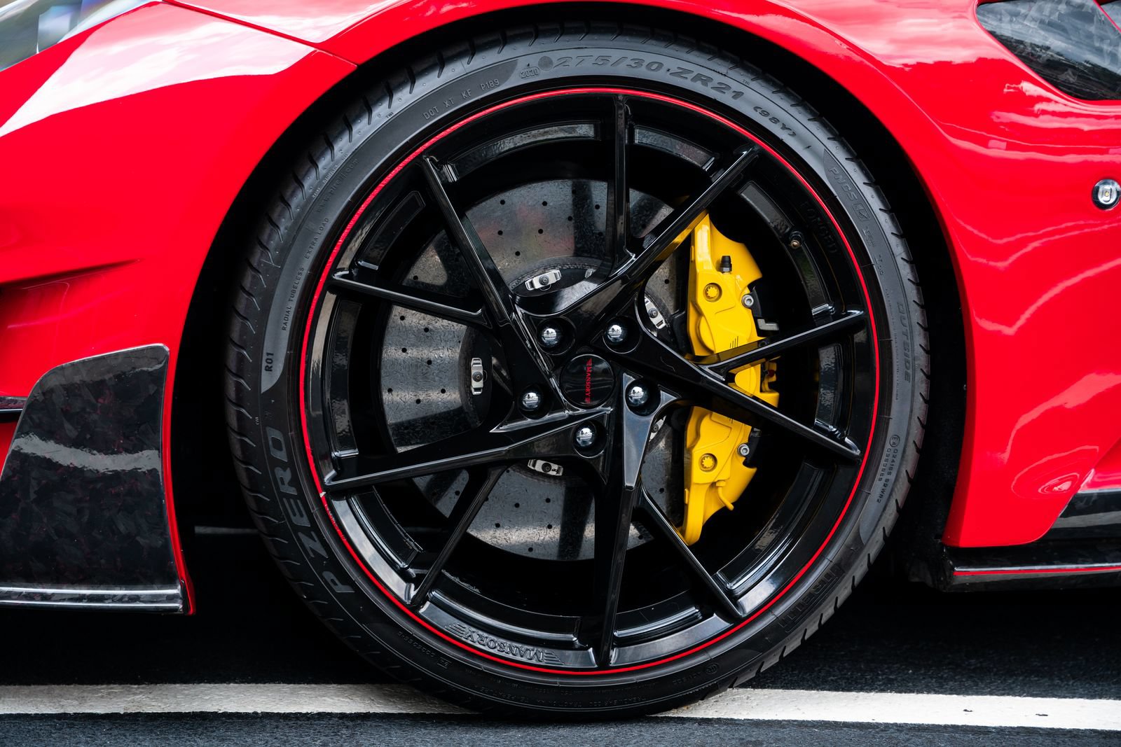 Used 2020 Ferrari 812 Superfast RWD image 31