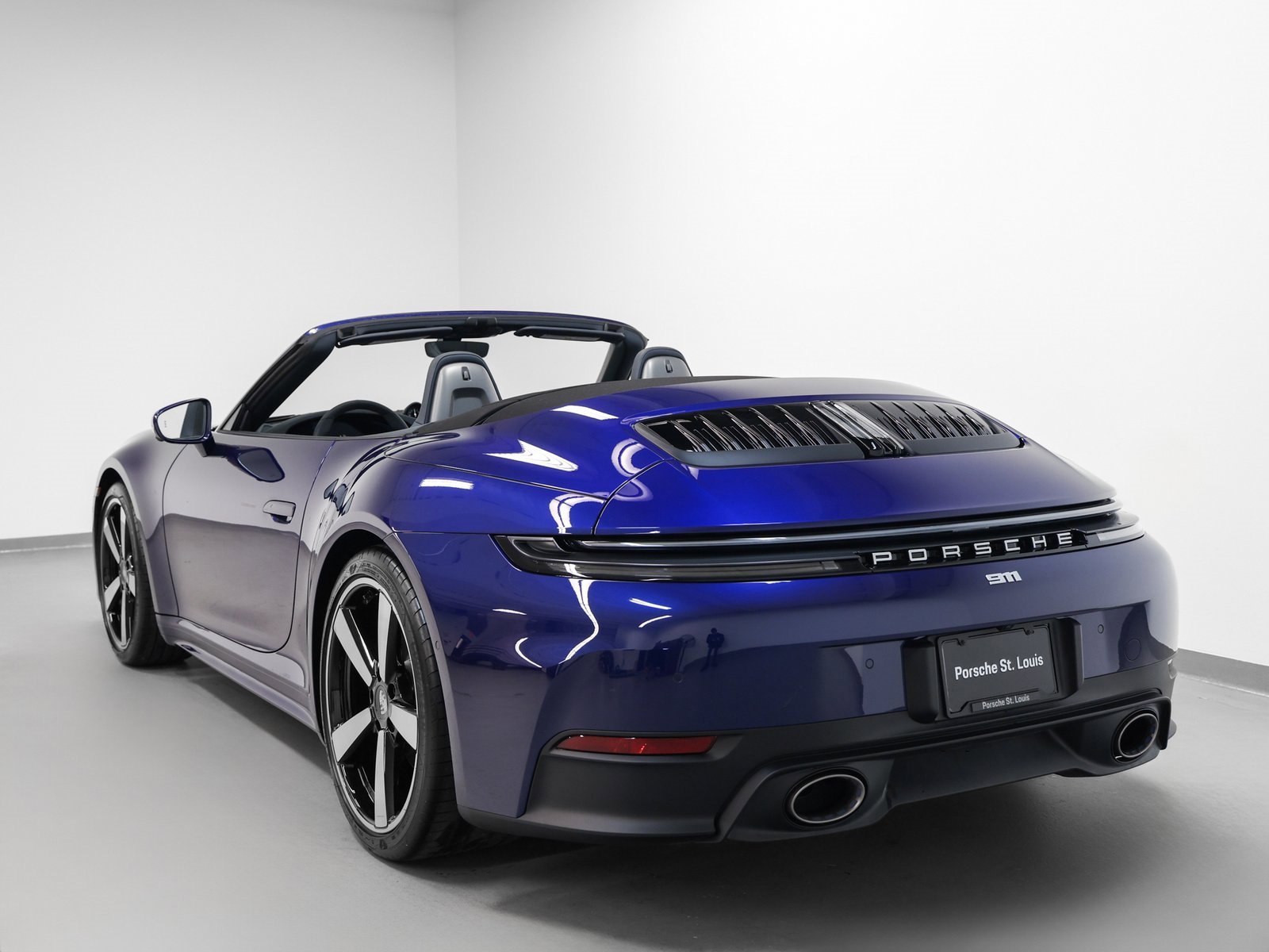 Used 2025 Porsche 911 Carrera image 3