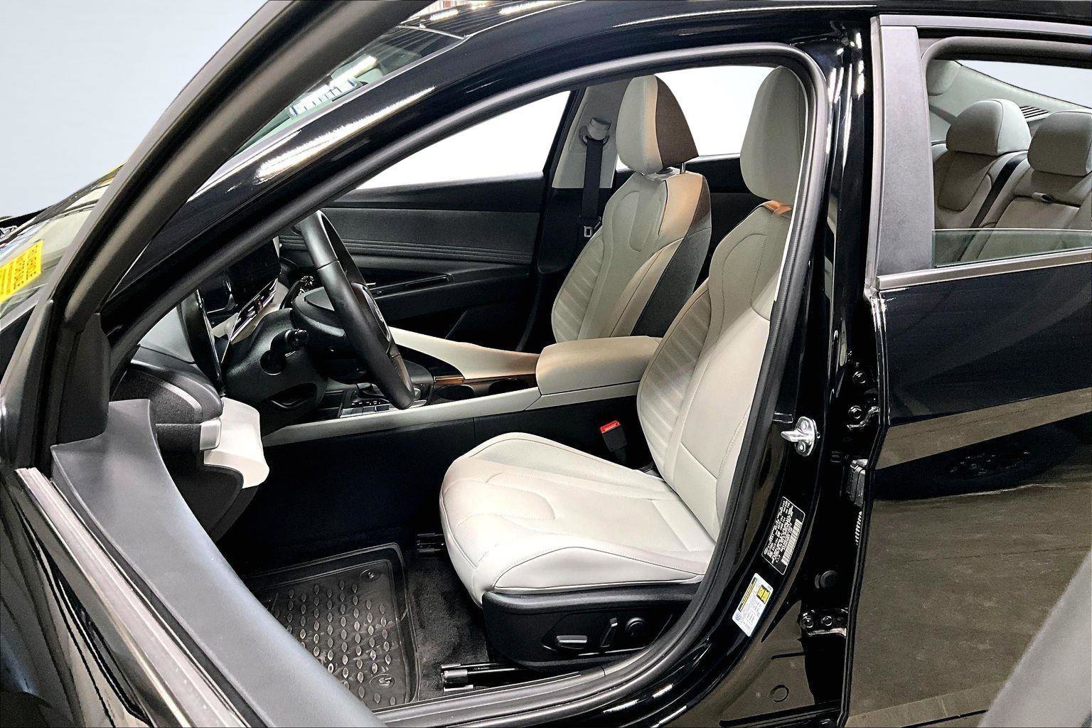 Used 2025 Hyundai Elantra Limited image 25