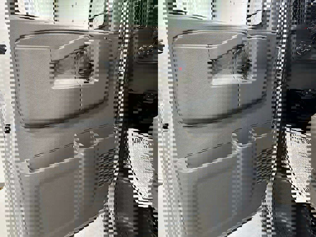 Used 2025 Chevrolet Express 3500 LT w/ LT Preferred Equipment Group image 8