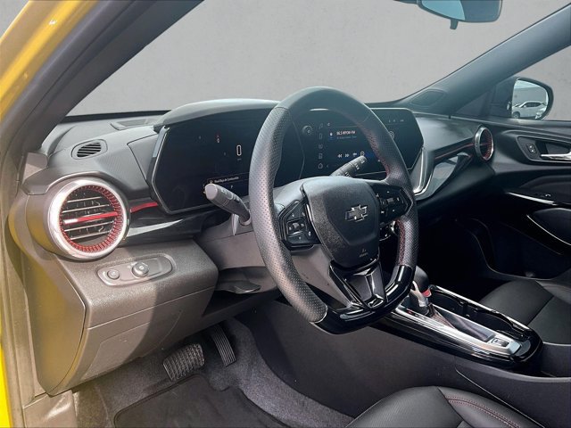 Used 2025 Chevrolet Trax RS FWD image 14
