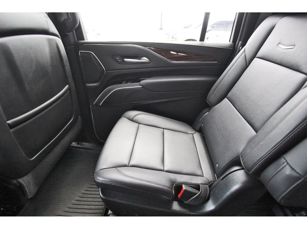 Used 2024 Cadillac Escalade ESV Luxury RWD image 12