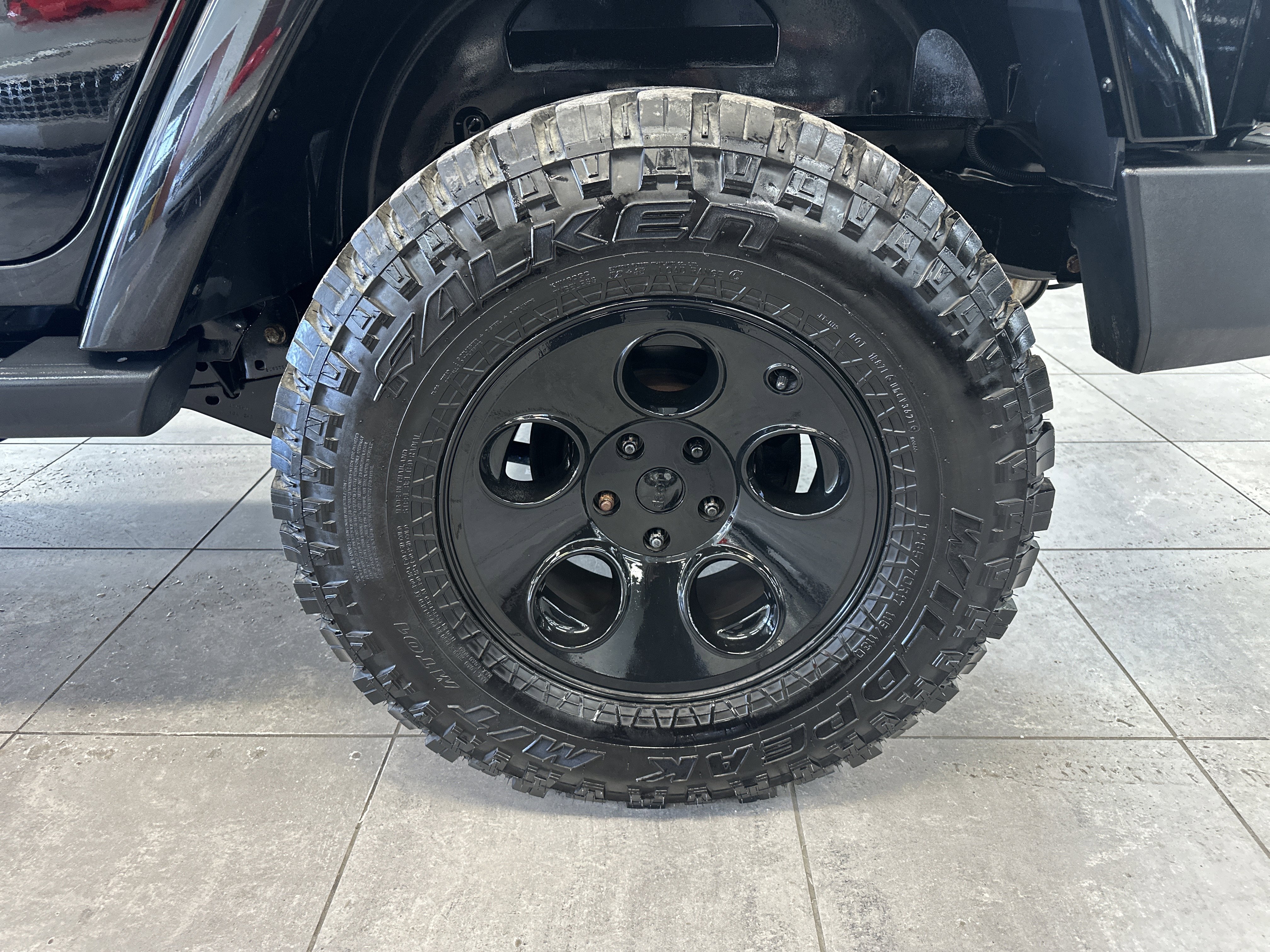 Used 2016 Jeep Wrangler Unlimited Sahara w/ Dual Top Group image 7