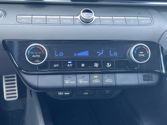 Certified 2025 Hyundai Elantra SEL FWD image 23